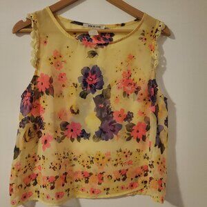 Sleeveless floral blouse, size medium/large